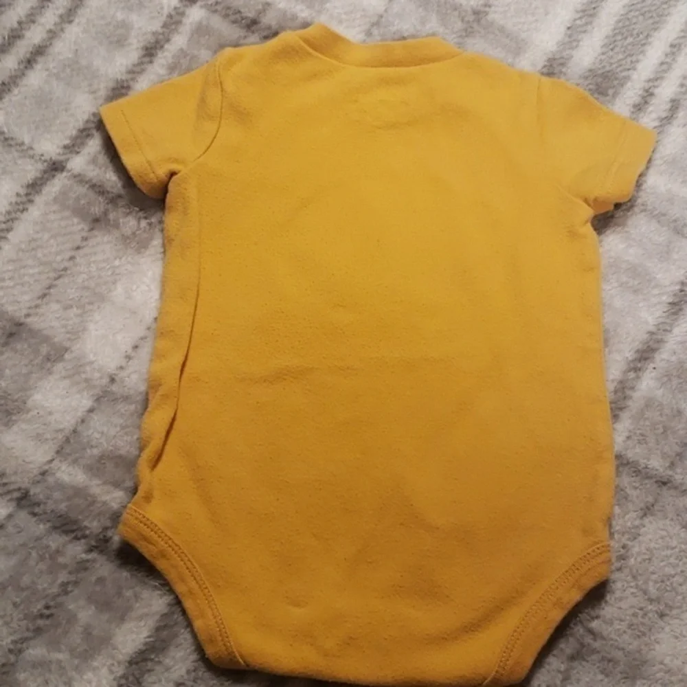 Baby onesie‎
